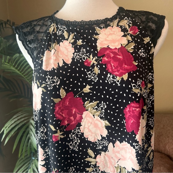 Torrid black floral sleeveless lace stretch top - Picture 8 of 9